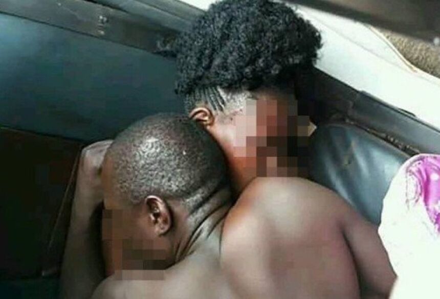 Casal 'engatado' em quarto de hotel Foto: Reprodução/The Kenyan Post
