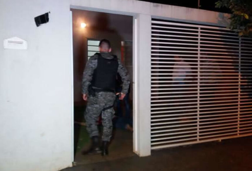 Vítima foi morta antes mesmo de abrir o portão - Foto: Foto: Osvaldo Duarte/ Dourados News