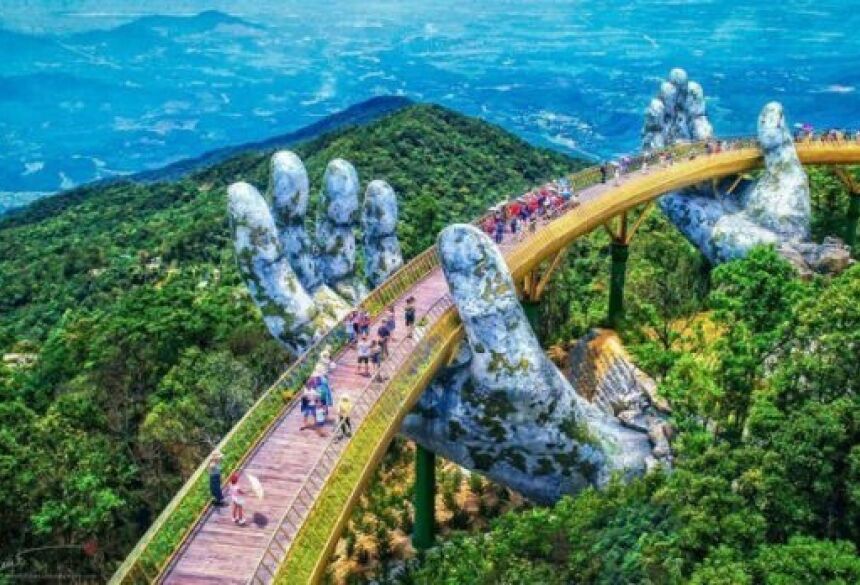Fotos impressionantes: Vietnã inaugura ponte sustentada por mãos gigantes