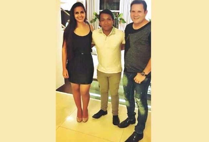 Ximbinha com Karen e o apresentador de TV J Moraes Foto: Reprodução/Instagram