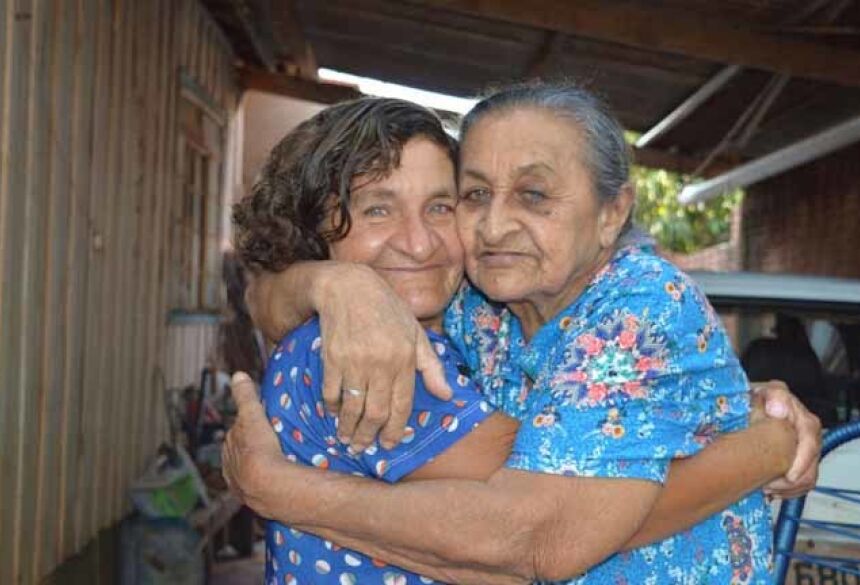 Mãe e filha se emocionam em reencontro em Dourados - Crédito: Gizele Almeida