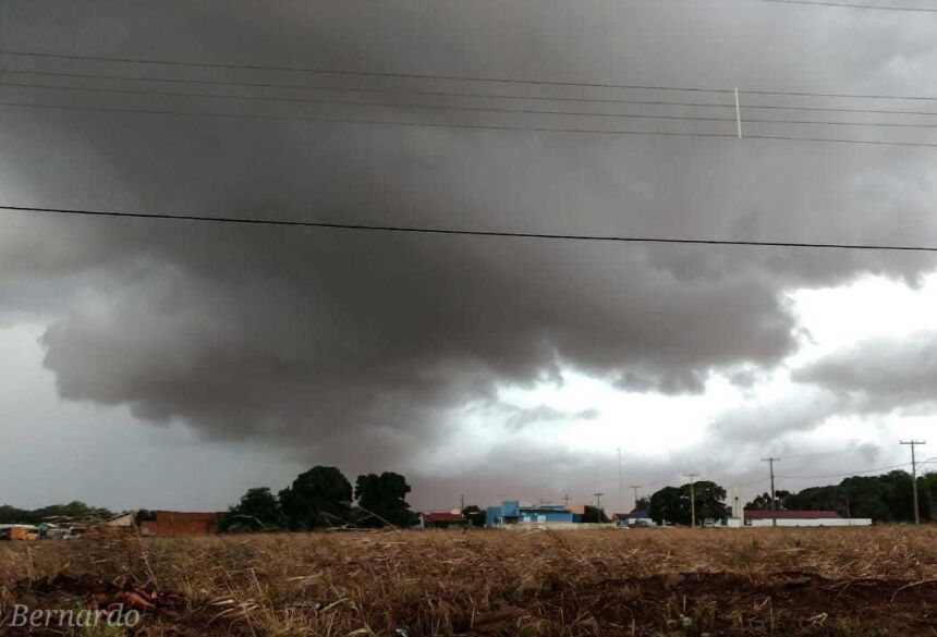 FOTO: GEONE BERNARDO - Defesa Civil emite alerta para mais riscos de tempestades em Fátima do Sul e todo o MS