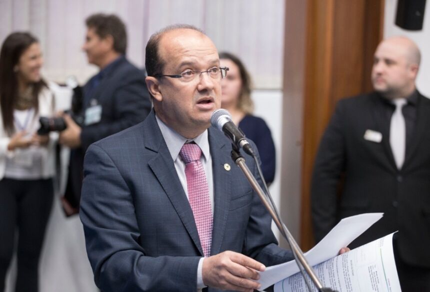 O deputado Barbosinha durante sessão na Assembleia Legislativa