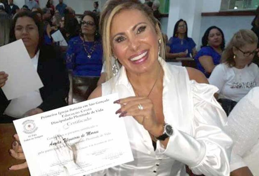 Angela Bismarchi festeja diploma para ser pastora: ‘Eu era uma pecadora e não sabia’ Foto: reprodução/instagram