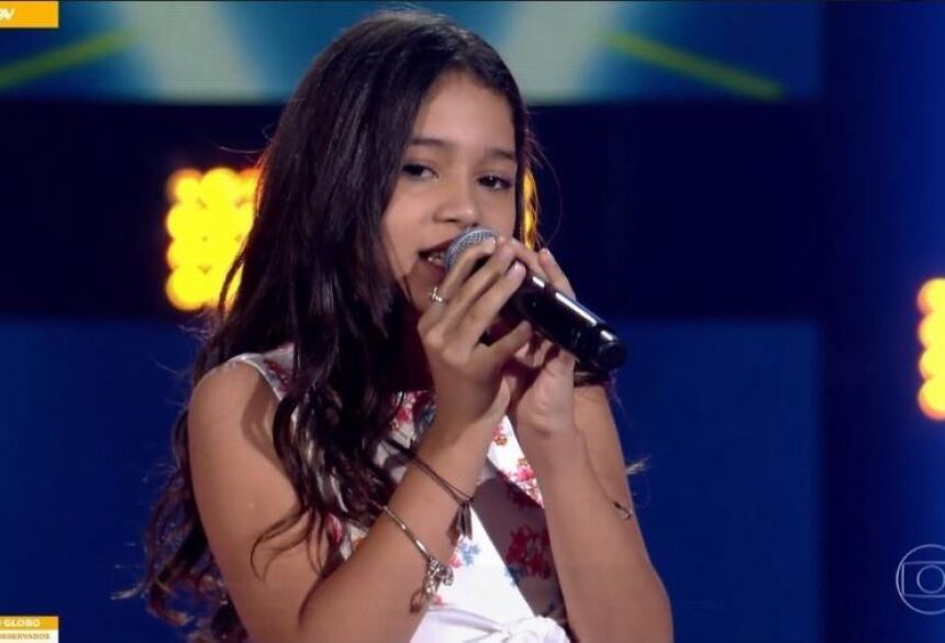 Maria Clara Maia, de 11 anos, foi uma das aprovadas nas audições às cegas do "The Voice Brasil Kids" Imagem: Reprodução / TV Globo