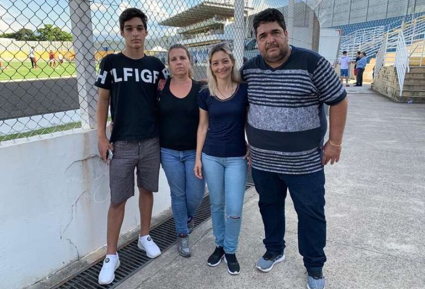 Reginaldo acompanhado pela família em Jaguariuna - Crédito: João Marcos Carneiro/Globoesporte.com