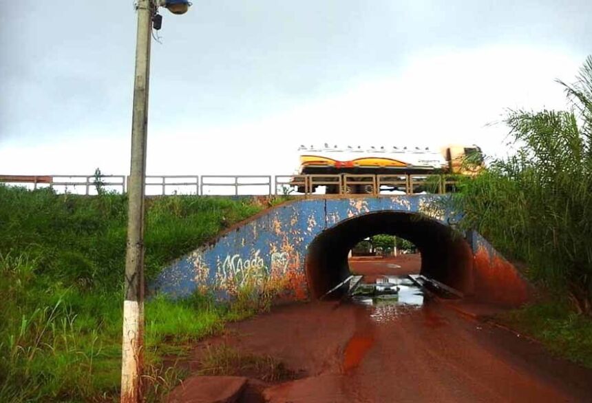 Túnel apresenta rachaduras FOTOS: VOZ DE DOURADOS/FACEBOOK