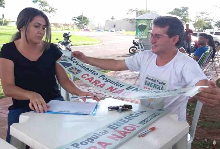 Coleta de assinaturas em Campo Grande (Foto: Divulgação)