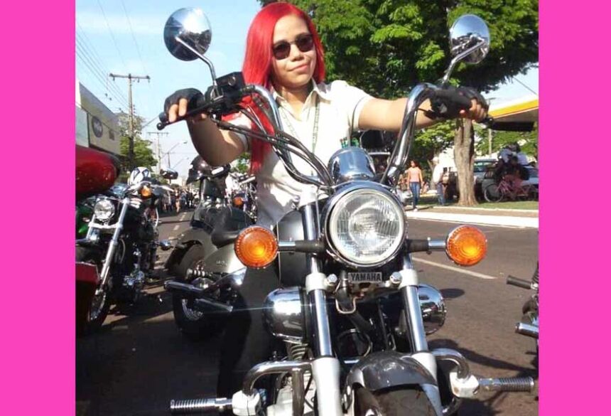 Jussara Hilario é uma motociclista de Nova Andradina que não tem medo de rótulos.