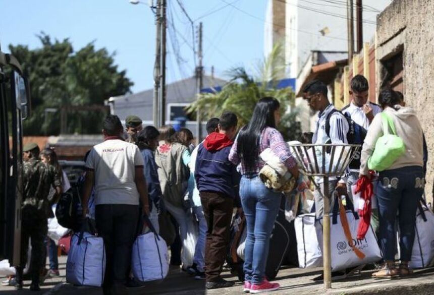 Venezuelanos chegam e comunidade pede ajuda nas redes sociais em Glória de Dourados