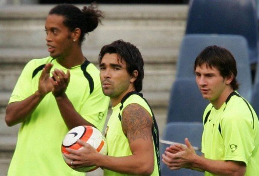 Ronaldinho, Deco e Messi em treino do Barcelona Foto: REUTERS