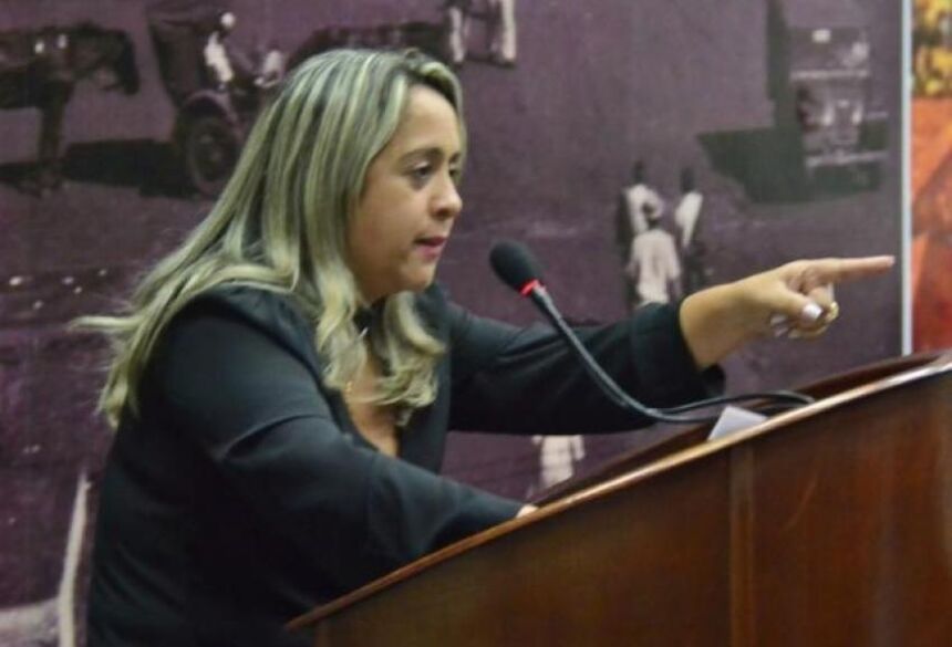 A vereadora Lia Nogueira (PL) denunciou durante sessão ordinária na Câmara de Dourados, esta noite