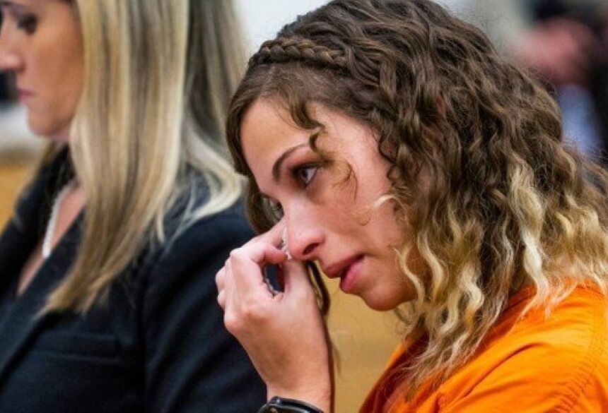 Brittany Zamora chora após ouvir juiz declarar a sua sentença Foto: AP