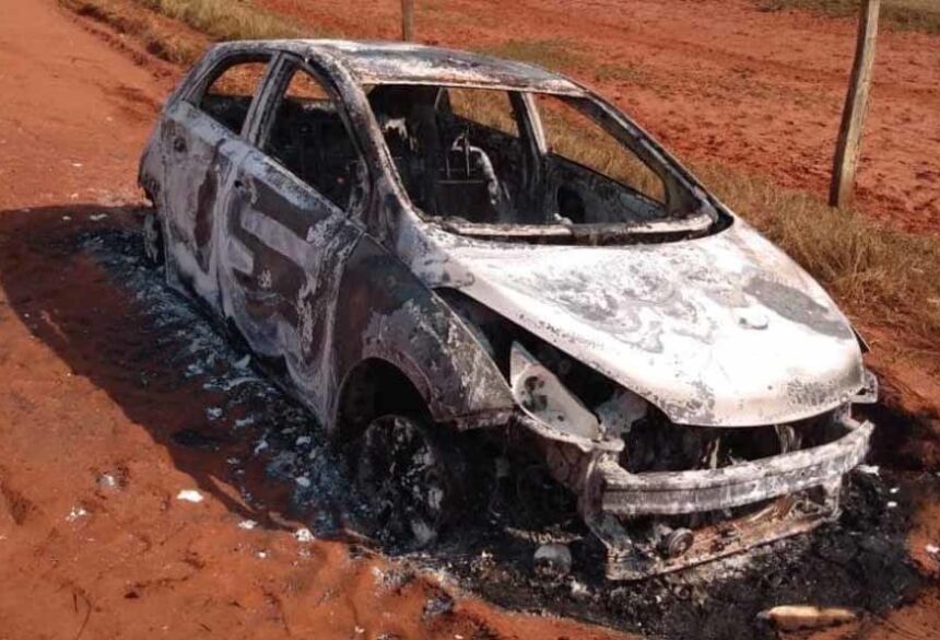 o carro foi incendiado, e as causas de tal ação ainda são desconhecidas.