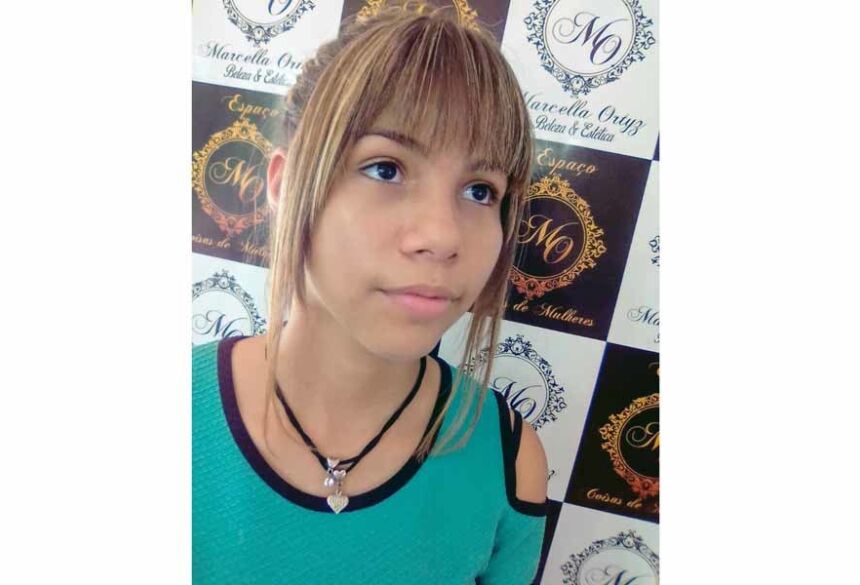 Jovem Emilly Caroline Pereira Silva, 15 anos,  está desaparecida desde a madrugada de domingo, 15