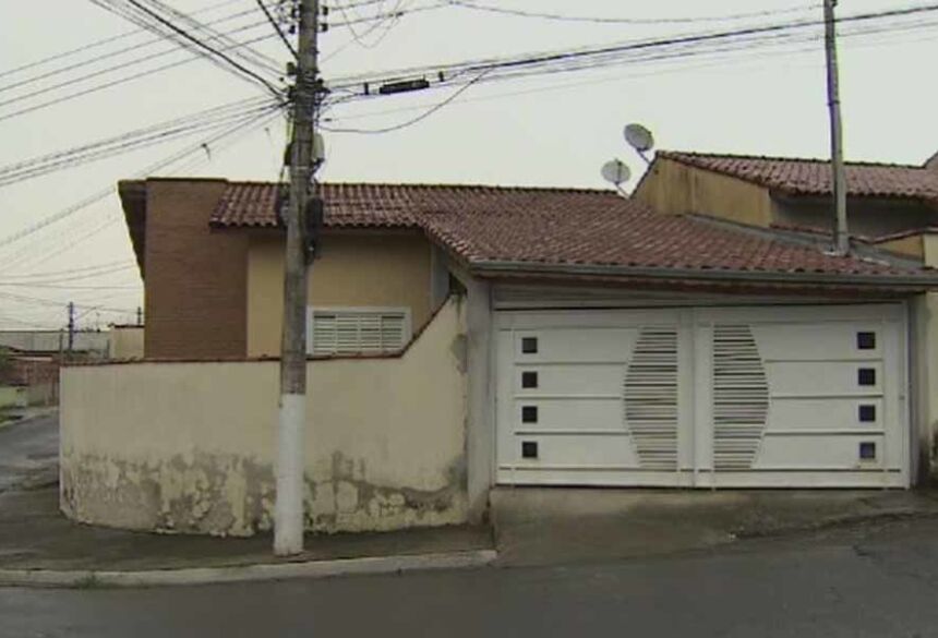 Pai mata mulher e filha por asfixia e comete suicídio em Cruzeiro, SP — Foto: Reprodução/TV Vanguarda
