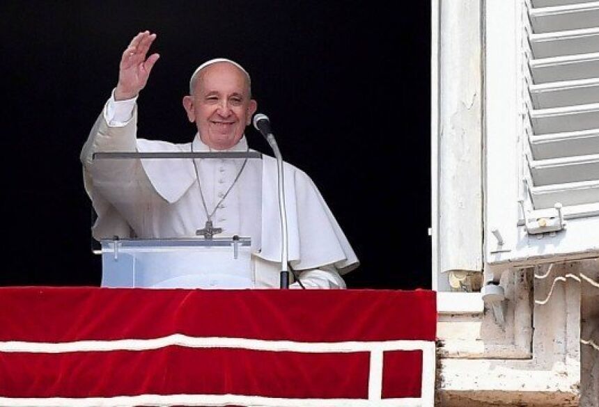 O Papa pediu desculpas pelo atraso Foto: TIZIANA FABI / AFP