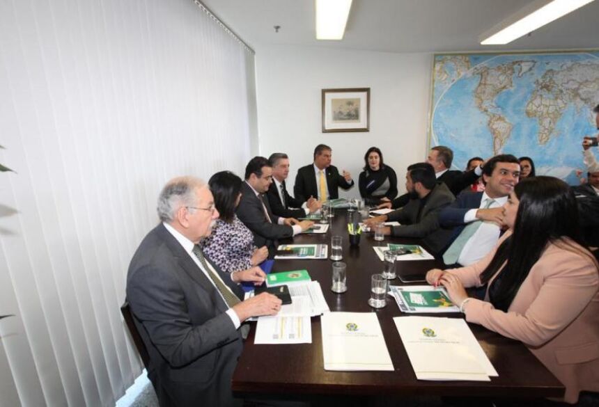 O coordenador da bancada federal, senador Nelsinho Trad (PSD/MS), recebeu os parlamentares do estado em seu gabinete