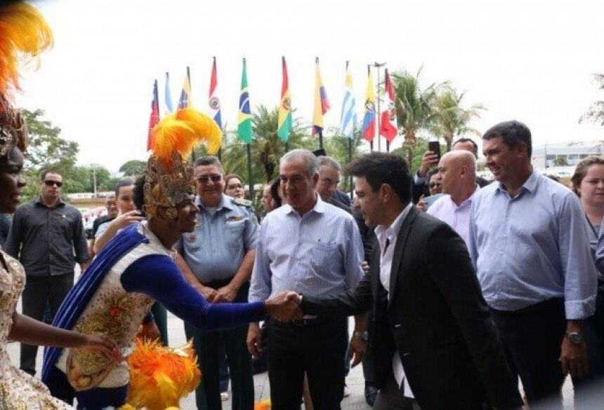 Junto com o governador Reinaldo Azambuja (PSDB) em cerimônia realizada no buffet yotedy, o cantor disse ser apaixonado pelo Pantanal