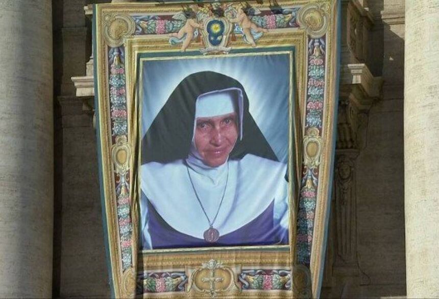 Imagem da Irmã Dulce no Vaticano Foto: Reprodução/TV Globo
