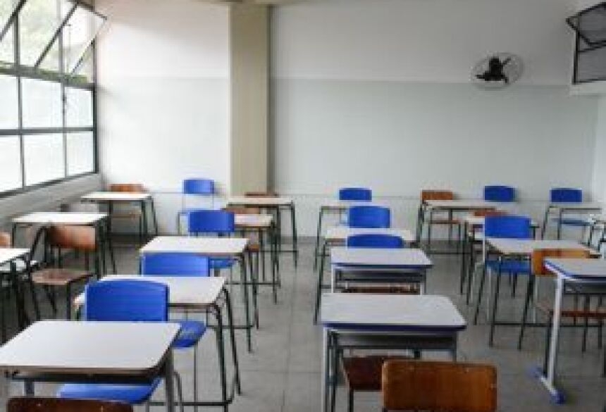 Sala de aula vazia: alunos terão 15