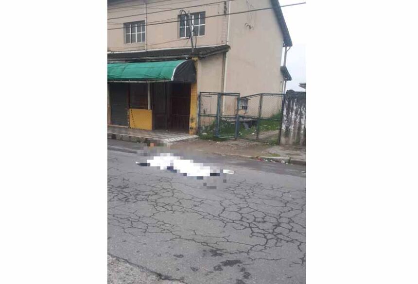 Criminoso matou quatro pessoas e cometeu suicídio em seguida, em São Vicente — Foto: G1 Santos