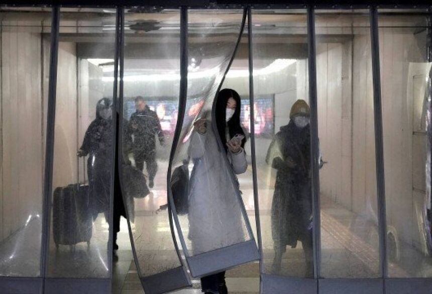 Pessoas usando máscaras em estação de metrô de Pequim, em 21 de dezembro de 2020. Foto: Jason Lee / REUTERS
