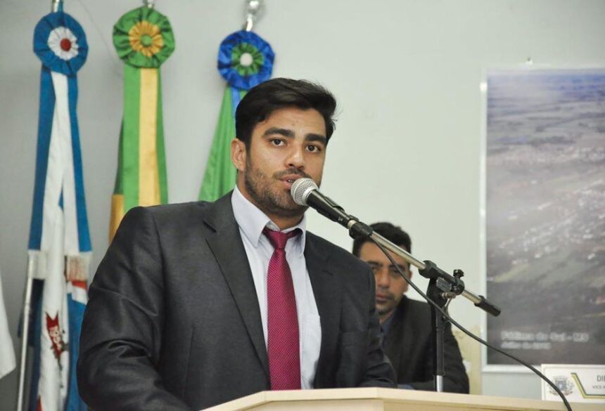 Diego Carcará pede a deputada Rose Modesto aparelhos de ar condicionado para o CAIC em Fátima do Sul
