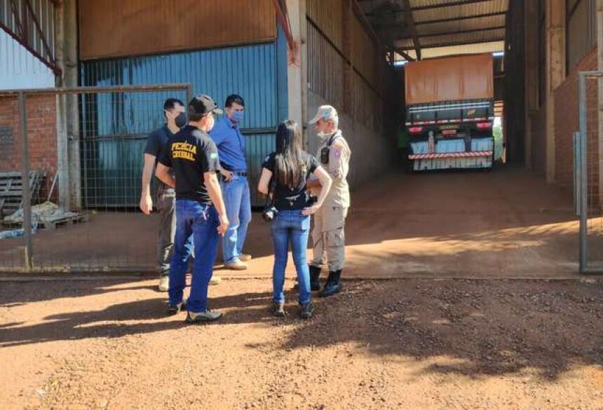 Local onde a criança caiu e foi sugada por carga de feijão a granel - Crédito: Osvaldo Duarte /Dourados News