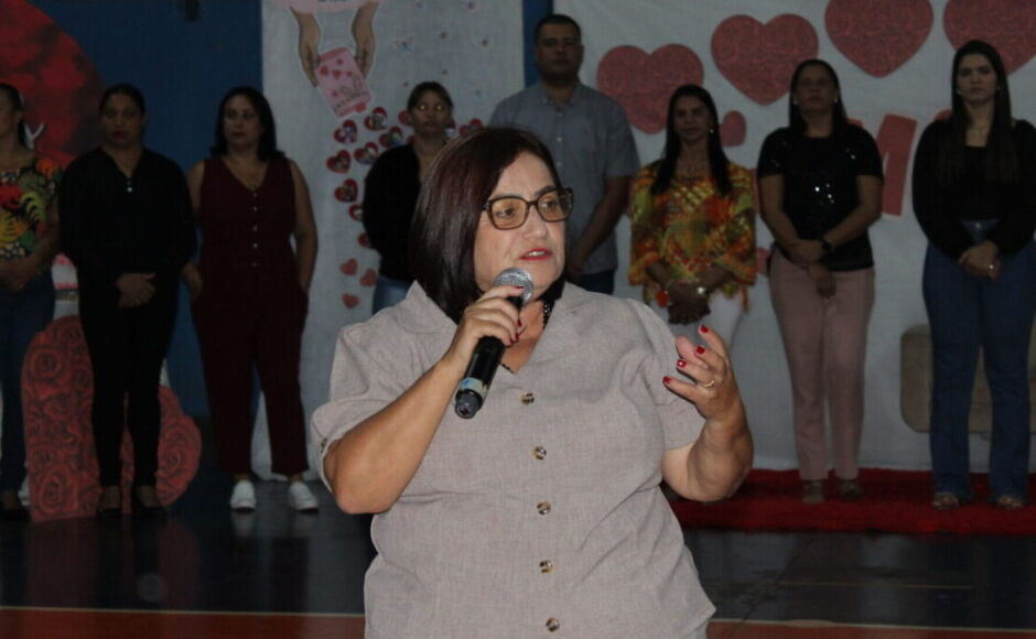 Durante evento, prefeita Cileide destaca importância de escola no distrito de Nova Esperança