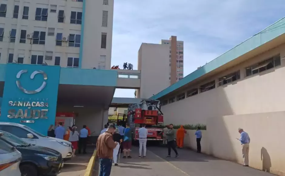 Funcionário da Santa Casa cai da janela e está em estado grave