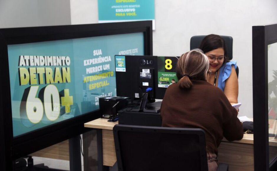 Guichê 60+ aproxima pessoas idosas do mundo digital e garante acesso aos serviços do Detran-MS