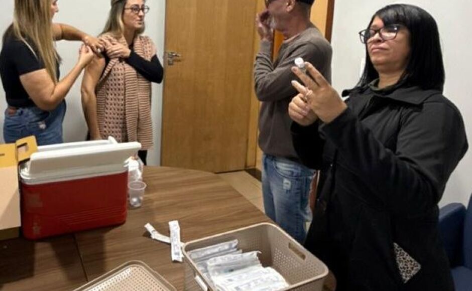Com vacina no braço e saúde no corpo, Vicentina mantém vigilância e ações de prevenção