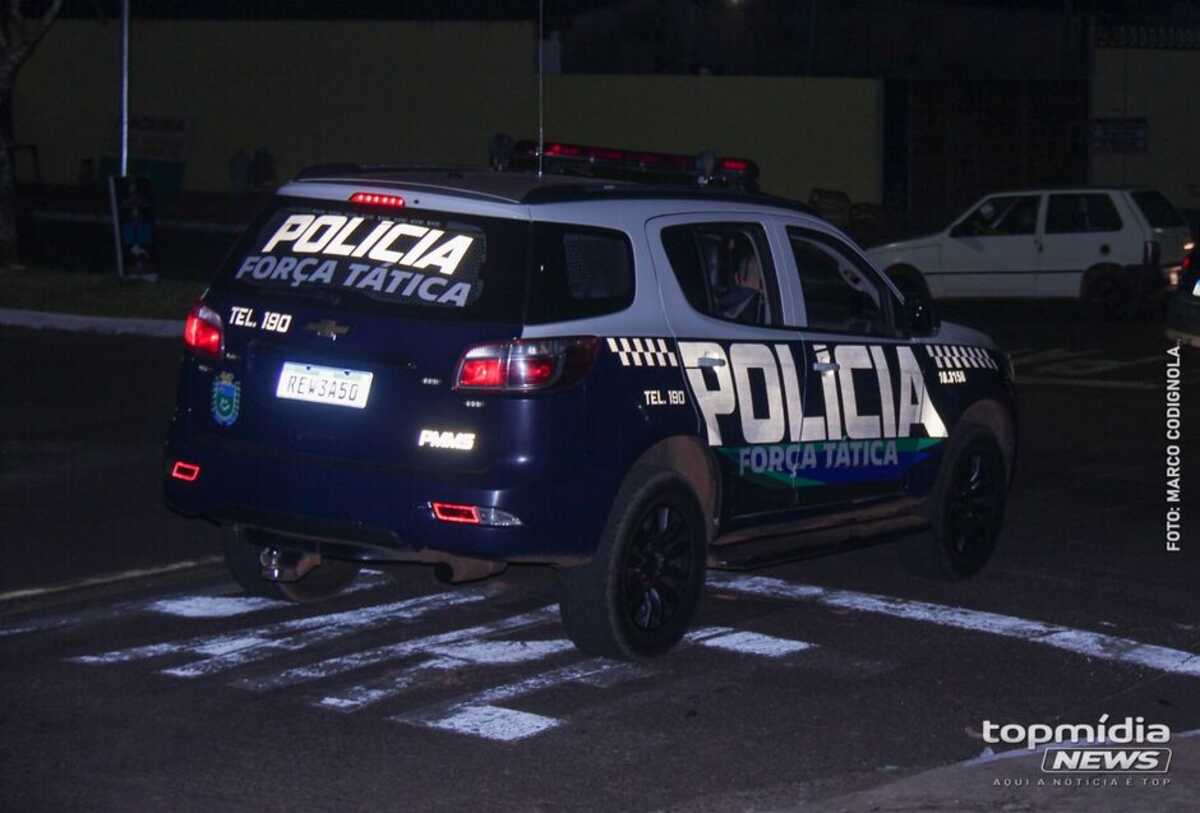 Antes de morrer estrangulado , homem agrediu esposa e vizinha a capacetadas