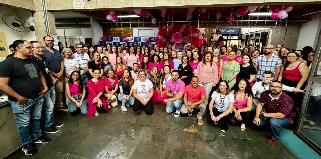 Servidores da SES reunidos para o lançamento da campanha Outubro Rosa