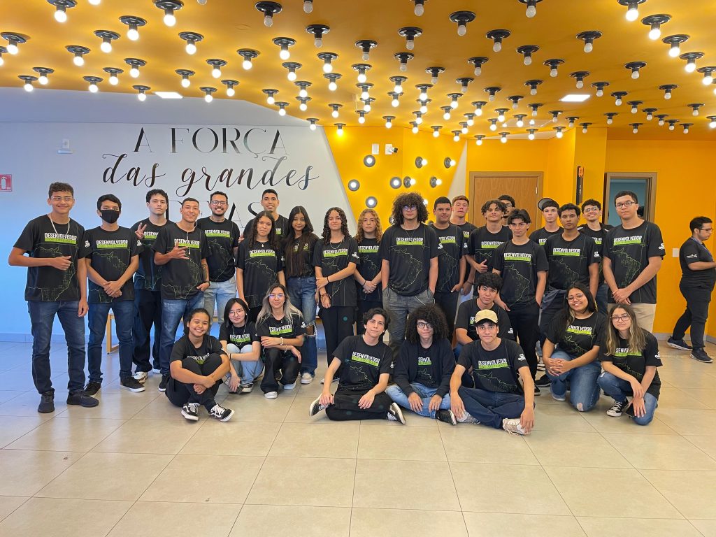 Turma de estudantes do Voucher Desenvolvedor (Foto: Divulgação)