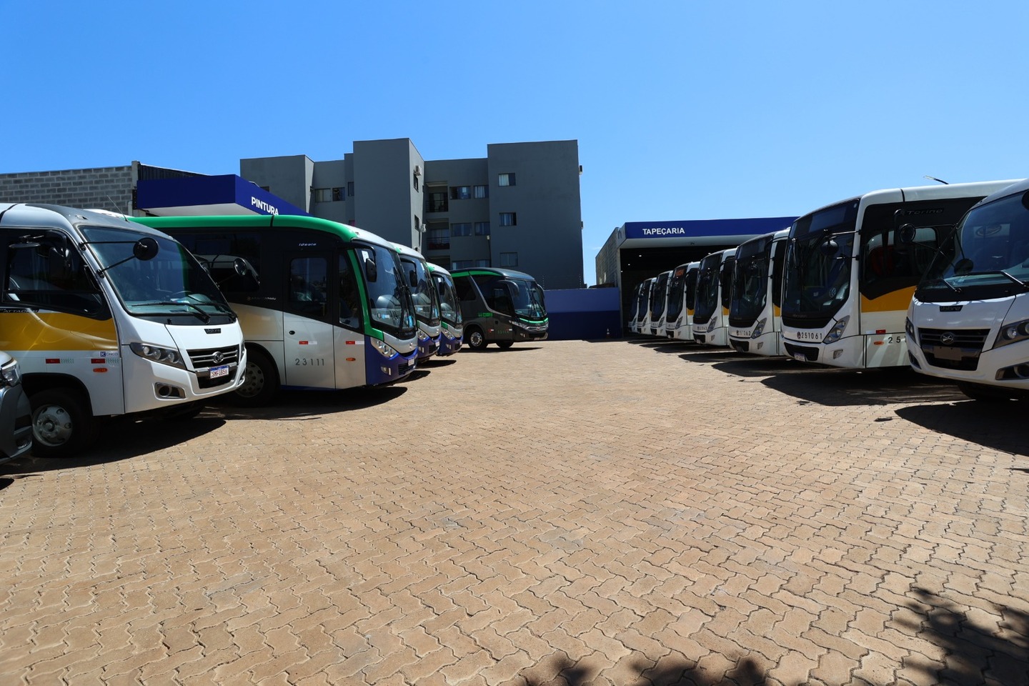 Empresa terceirizada GWA está com 35 novos ônibus de um total de frota de 70 veículos que atendem estudantes da área rural; toda frota será renovada 100% até o final do ano  Foto: A. Frota